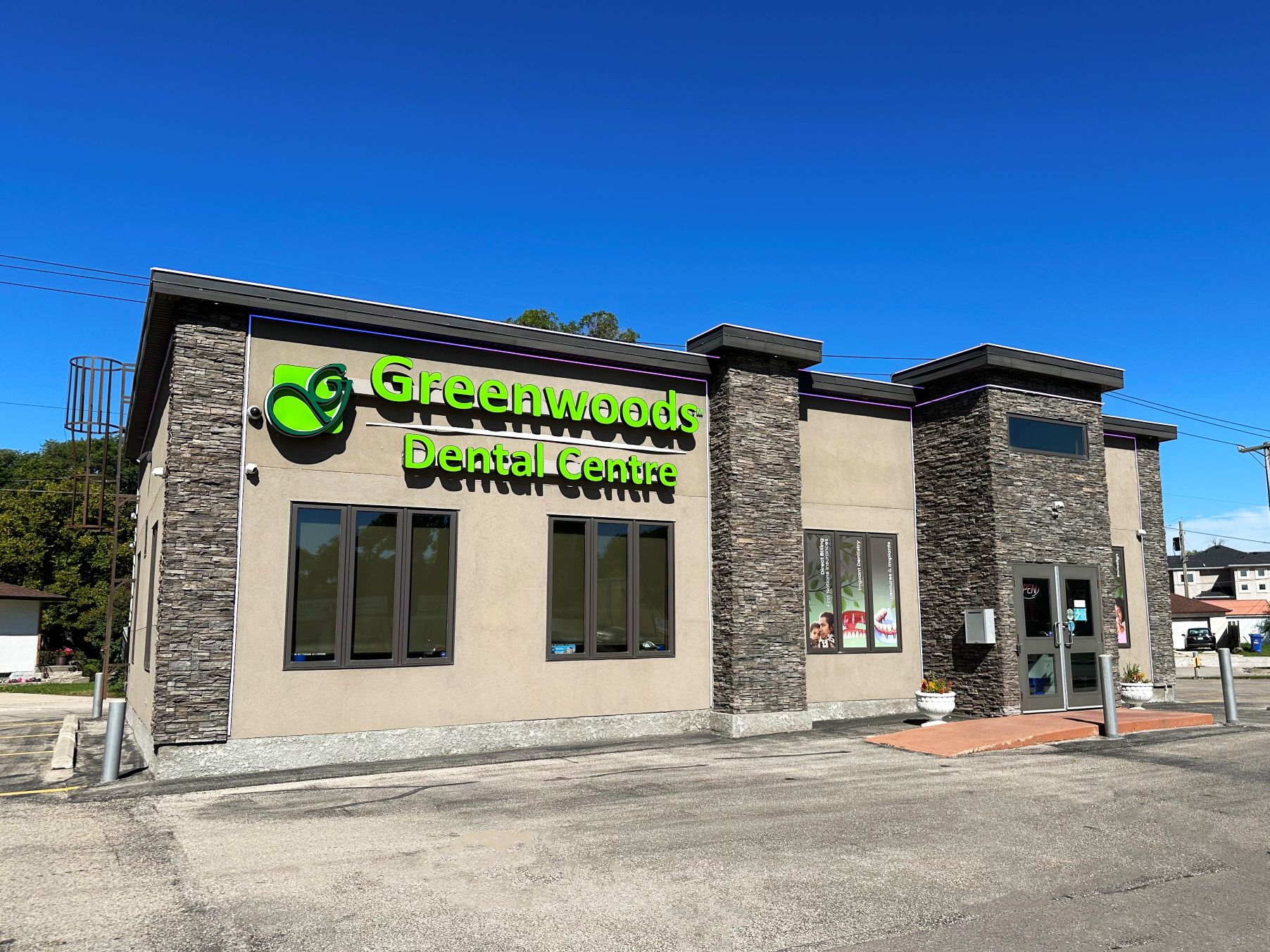 roadside view of Greenwoods Dental at Pembina 